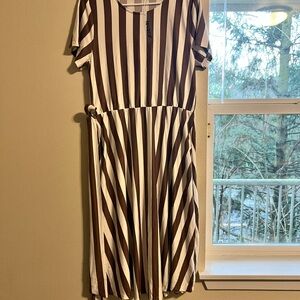 Elegant Striped Midi Dress in Brown and White